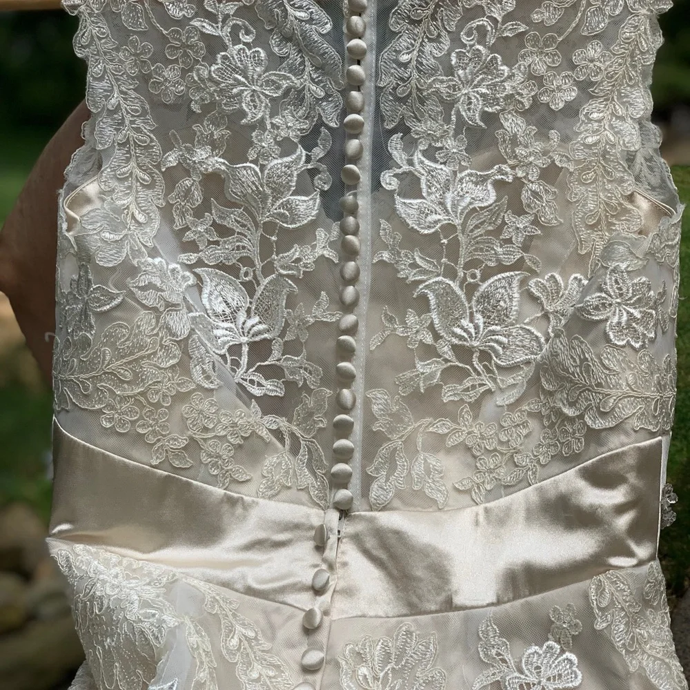 Wedding dress. Size US 10. - Picture 13 of 14